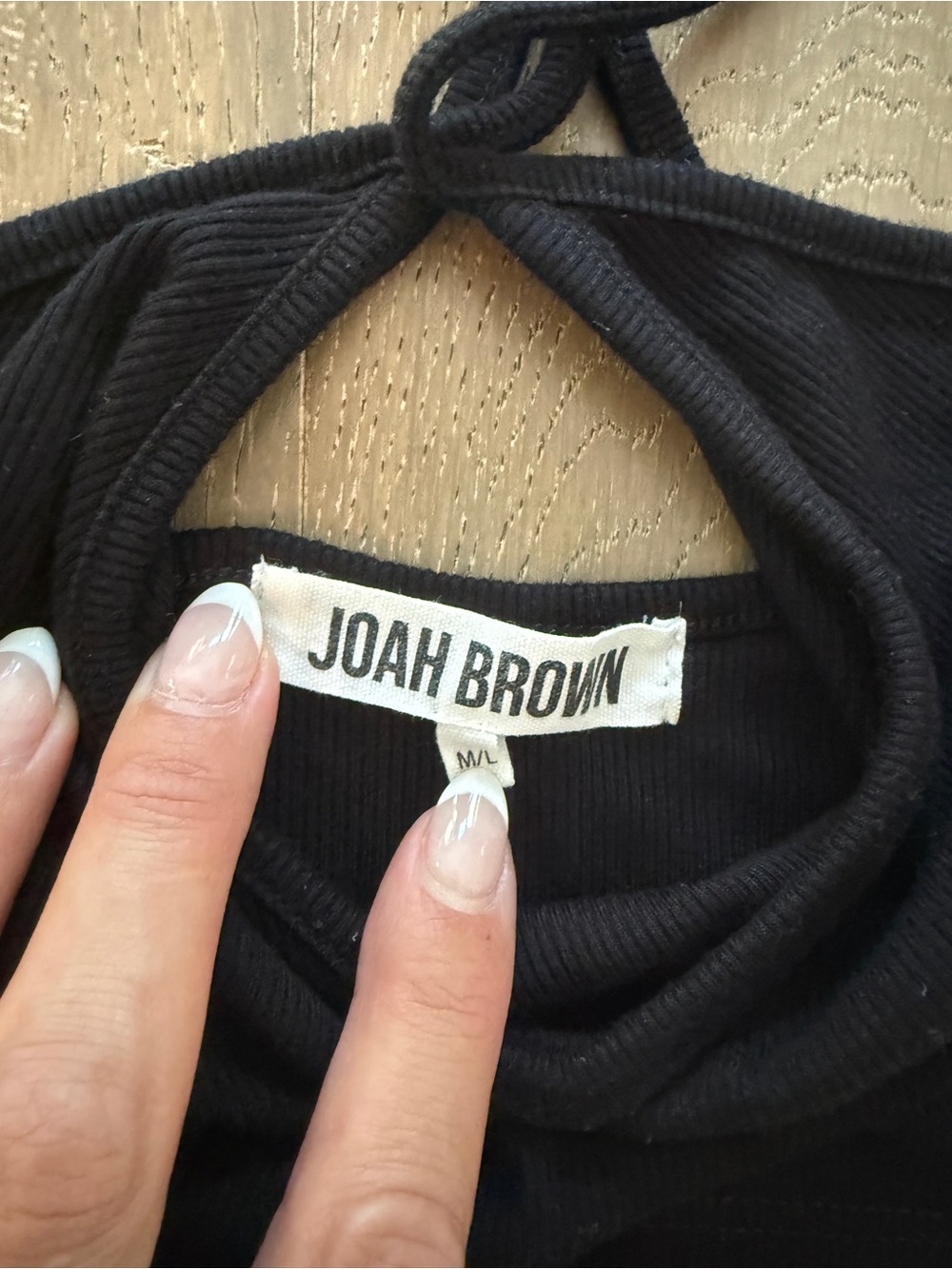 Joah Brown Crop Tank Black V-Neck - Picture 3 of 3